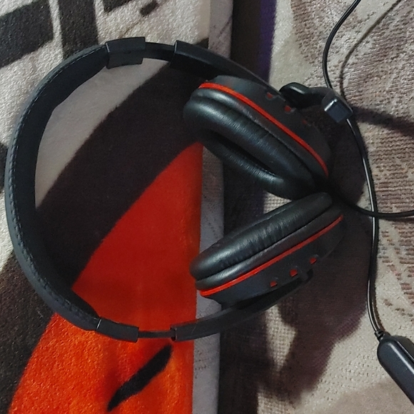 Wired Headphones - Picture 3 of 4